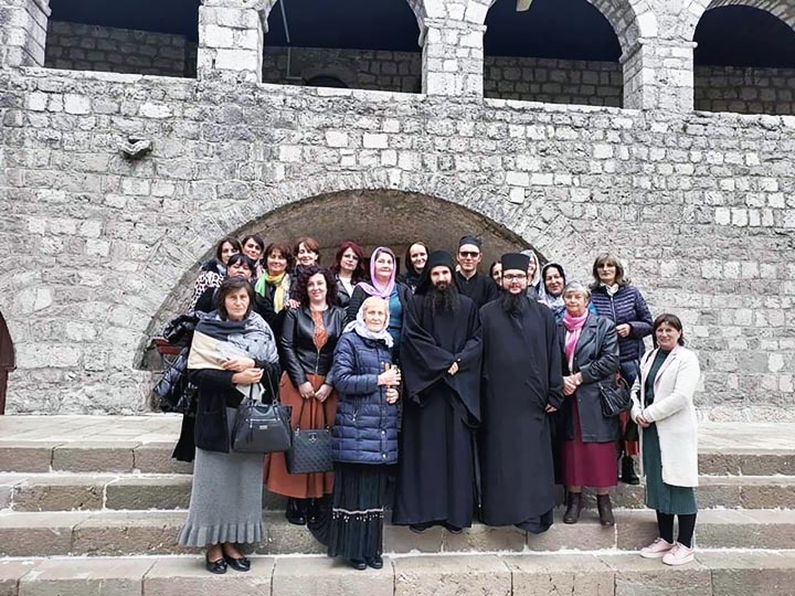Коло српских сестара из Бијелог Поља у обиласку светиња Митрополије црногорско-приморске