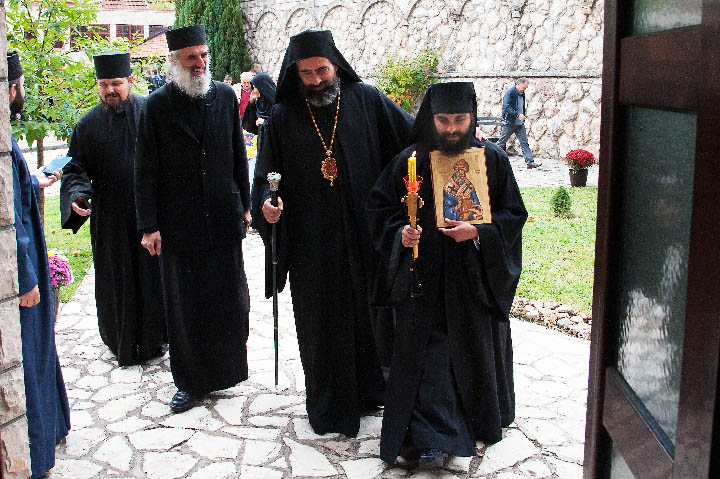 Литургија и монашење у Заграђу: Да имамо жртвену љубав према Богу и према ближњему својем