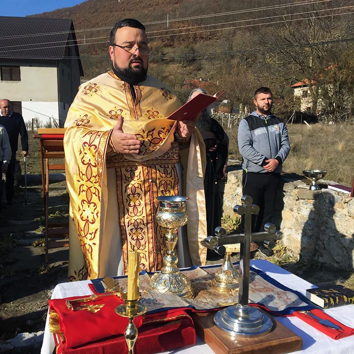 Митровдан молитвено прослављен у Мартиновићима код Гусиња