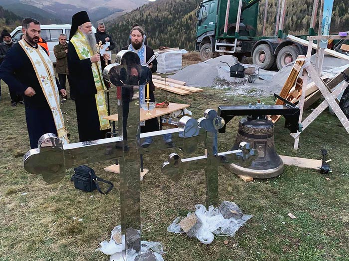 Освештани крстови и звона за храм Светог Николе у Главацама код Берана