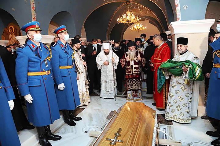 Молитвени испраћај патријарха и оца нашег Иринеја