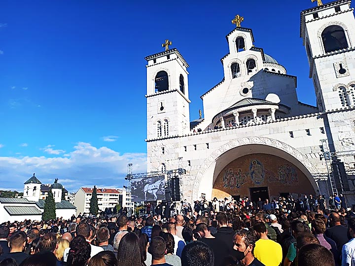 Подгорица на кољенима дочекала свог Митрополита