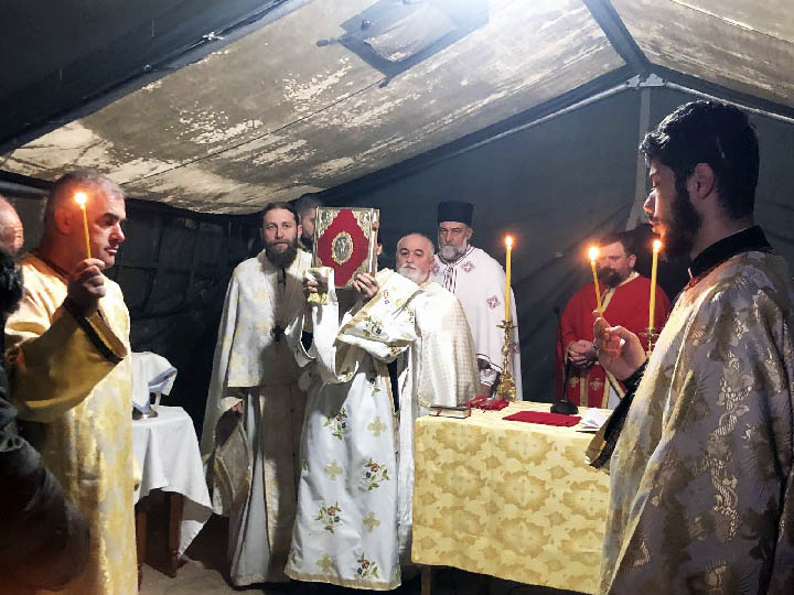 У храму Светог Нектарија Егинског, који се гради у Никшићу, одслужена прва Света Литургија