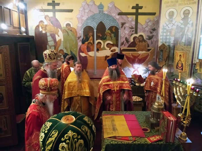 Епископ Јоаникије богослужио у храму Светог Николаја Мирликијског РПЗЦ у Франкфурту