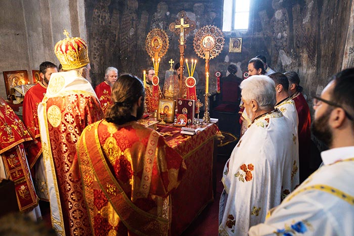 Епископ Јоаникије богослужио у Ђурђевим Ступовима
