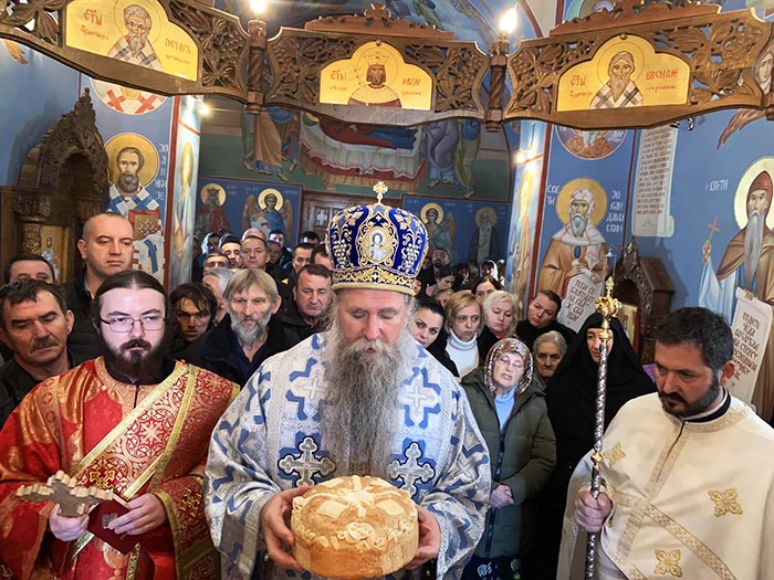 Свету Архијерејску Литургију, на празник Ваведења Пресвете Богородице, у сриједу 4. децембра 2019, служио је Његово Преосвештенство Епископ будимљанско-никшићки Г. Јоаникије са свештенством и монаштвом Епархије. Сабранима се архипастирском бесједом обратио Преосвећени Епископ Јоаникије, честитајући данашњи велики празник и храмовну славу Манастира. Владика је казао да су Пресвету Богородицу Њени родитељи примили као дар од Бога, јер су је добили у поодмаклим годинама, и одлучили су да је посвете на службу