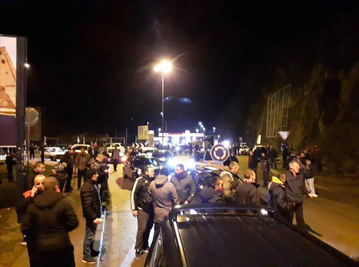 Подршка СПЦ и из Бијелог Поља: Блокирали улаз и заобилазницу у Ракоњама