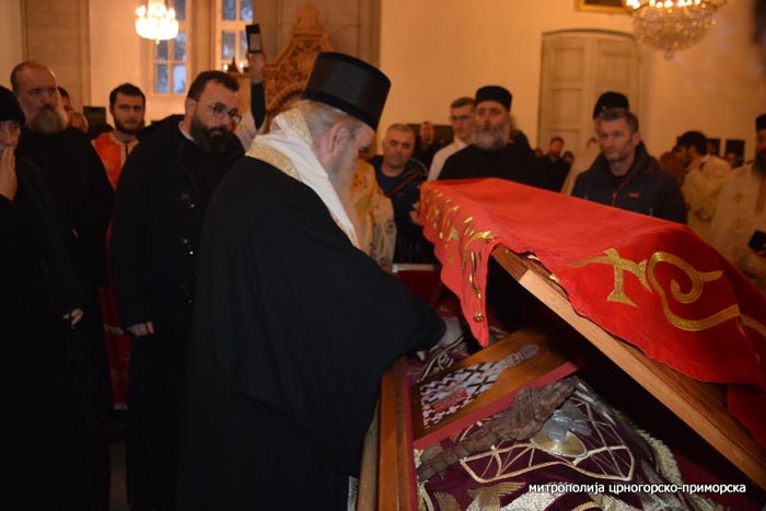 Мошти Светог Василија у саборном храму у Никшићу