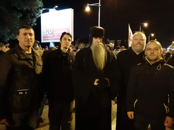 Владика Јоаникије заједно са вјерним народом