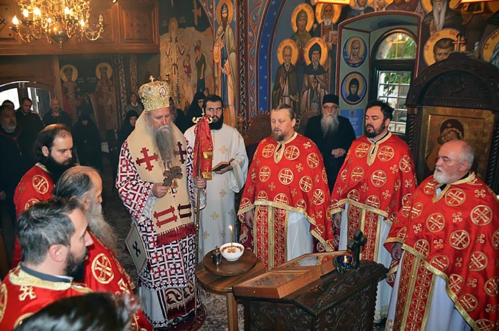 Владика Јоаникије богослужио у Острогу