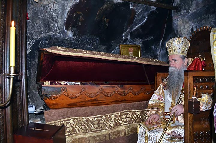 Владика Јоаникије у Горњем Острогу