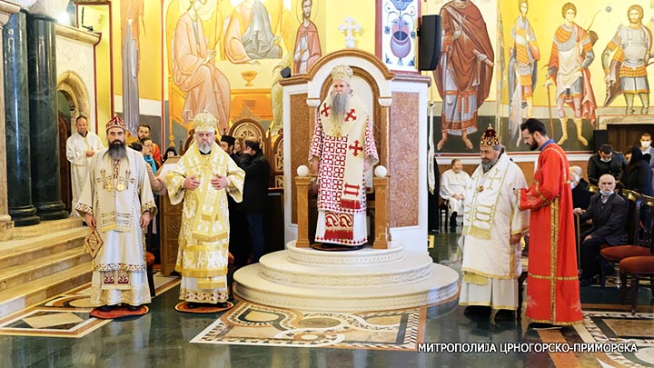 Литургија и четрдесетодневни помен Митрополиту Амфилохију (ВИДЕО)