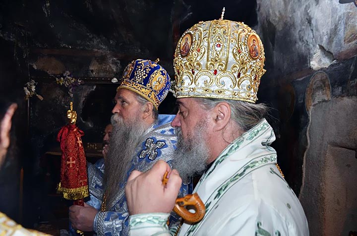 Епископи Јоаникије и Кирило