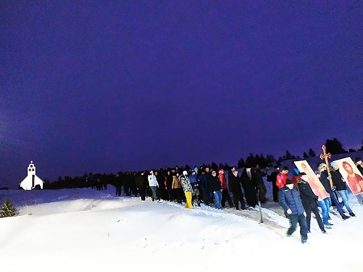 И  ми недостојни не ућутасмо