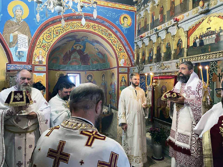 Епископ Методије богослужио на Жабљаку