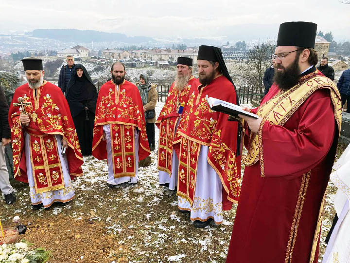 Четрдесетодневни помен блаженопочившем протосинђелу Јеротеју (Калуђеровићу)