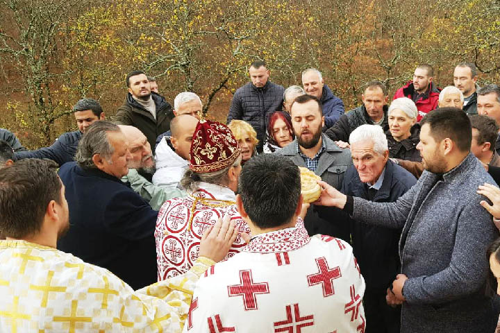 Молитвено прослављен Свети апостол и јеванђелист Матеј у храму на Вилусима