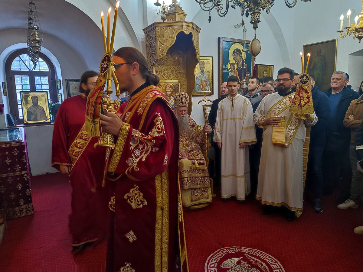 Митрополит Јоаникије богослужио у Цетињском манастиру