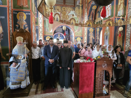Митрополит Јоаникије на слави манастира Косијерево