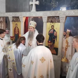 Света Архијерејска Литургија и рукоположење у Ђурђевим Ступовима