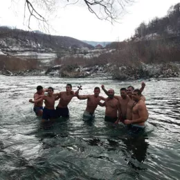 Богојављење прослављено у манастиру Брезојевица - до Часног крста први допливао Дарко Рајковић