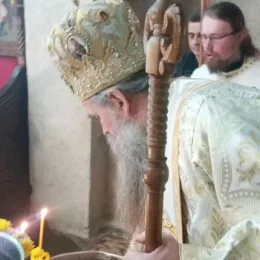 Епископ Јоаникије на Крстовдан служио Литургију у Ђурђевим Ступовима