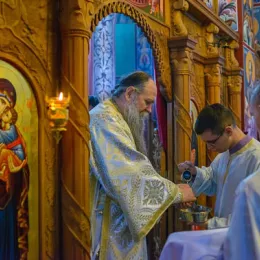 Епископ Јоаникије на Сабор Пресвете Богородице служио Литургију у Мојковцу