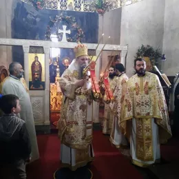 Епископ Јоаникије на Божић служио Литургију у Ђурђевим Ступовима