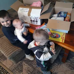 Хуманитарна акција „Дјеца за дјецу“ обрадовала малишане у Епархији будимљанско-никшићкој