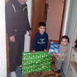 Хуманитарна акција „Дјеца за дјецу“ обрадовала малишане у Епархији будимљанско-никшићкој