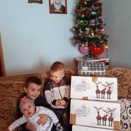 Хуманитарна акција „Дјеца за дјецу“ обрадовала малишане у Епархији будимљанско-никшићкој