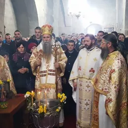 Епископ Јоаникије на Богојављење служио Литургију у Ђурђевим Ступовима