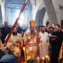 Епископ Јоаникије на Богојављење служио Литургију у Ђурђевим Ступовима