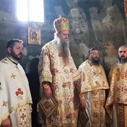 Епископ Јоаникије на Богојављење служио Литургију у Ђурђевим Ступовима