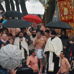 jan-2019-liturgija-i-plivanje-za-casni-krst-u-niksicu