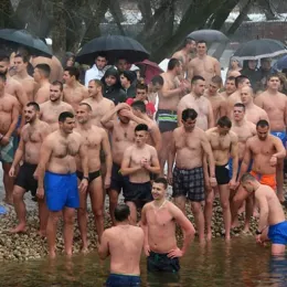 jan-2019-liturgija-i-plivanje-za-casni-krst-u-niksicu