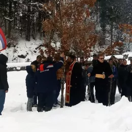 Света Литургија и налагање бадњака у Калудри