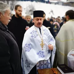 Милош први допливао до Крста