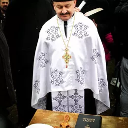 Милош први допливао до Крста