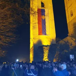 Епископ Јоаникије освештао бадњаке пред Саборним храмом у Бијелом Пољу