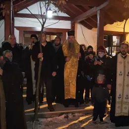 Да се мирбожамо, једни друге загрлимо, опростимо неспоразуме у име Рођења Христовог