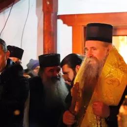 Да се мирбожамо, једни друге загрлимо, опростимо неспоразуме у име Рођења Христовог