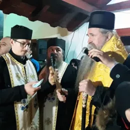 Да се мирбожамо, једни друге загрлимо, опростимо неспоразуме у име Рођења Христовог