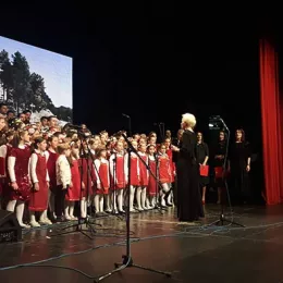 Творац симфоније између Цркве и државе