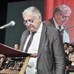 Творац симфоније између Цркве и државе