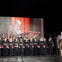 Творац симфоније између Цркве и државе