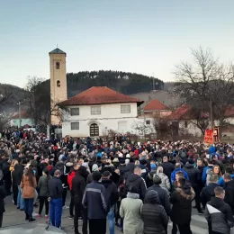 Нa Литију до Бијелог Поља пјешачили из Шанчева: „Носимо мир и боримо се против безаконог закона“