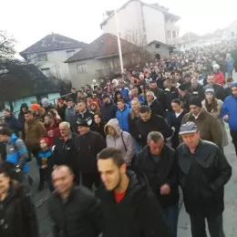 Нa Литију до Бијелог Поља пјешачили из Шанчева: „Носимо мир и боримо се против безаконог закона“