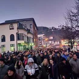 Нa Литију до Бијелог Поља пјешачили из Шанчева: „Носимо мир и боримо се против безаконог закона“