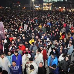 Крстовданска литија у Никшићу: Човјек, вјера, истина и ријеч се не дају везати